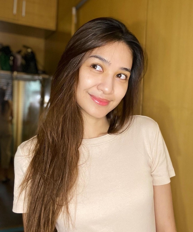 10 Pesona Mikha Tambayong Pede Tunjukan Penampilan Tanpa Make Up, Wajahnya Bening Banget!