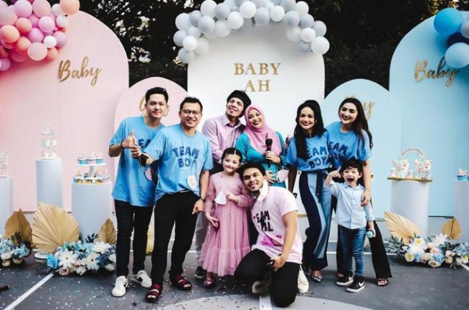12 Potret Kebersamaan Aurel Hermansyah dan Keluarga Tercinta Saat Gelar Acara Gender Reveal Party