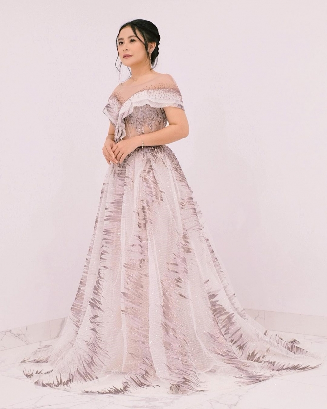 Ini Potret Prilly Latuconsina Jalani Photoshoot Gunakan Gaun Bak Seorang Princess