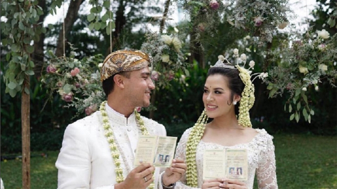 Meriah di Hari Bahagia, 10 Selebriti Ini Gelar Pesta Pernikahan Lebih dari Satu Kali
