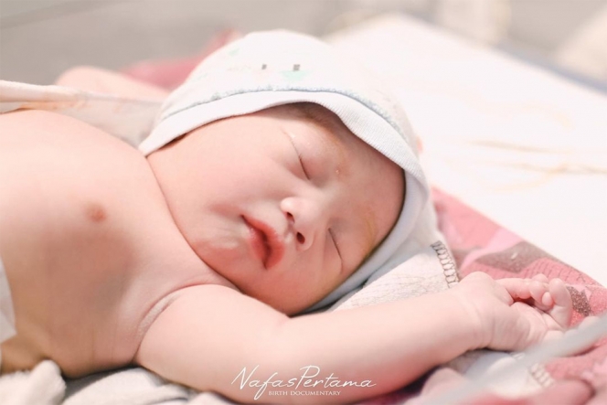 7 Momen Cherly Juno Eks-CherryBelle Lahirkan Anak Keduanya, Penuh Haru dan Perjuangan