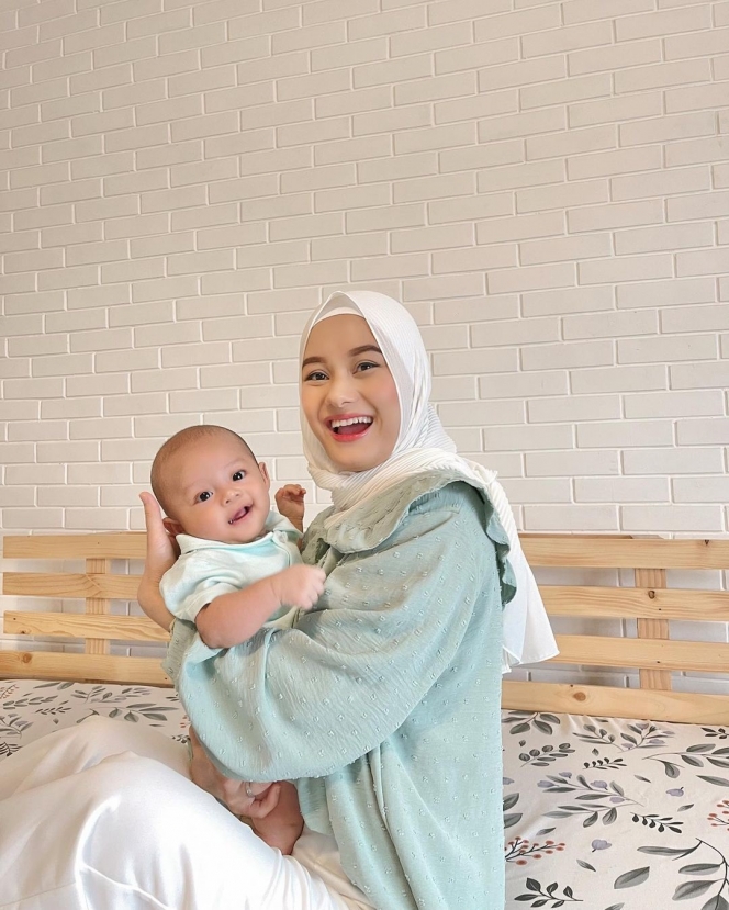 Potret Terbaru Baby Shaka Anak Dinda Hauw yang Kini Pintar Berekspresi dan Makin Ganteng