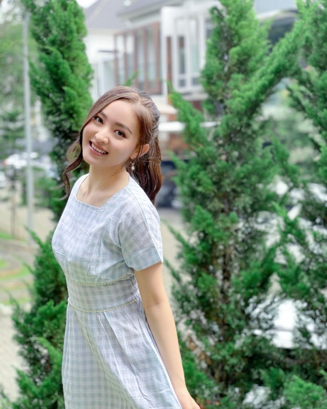 8 Potret Natasha Wilona pakai Dress Ala Korea, Gemesin Banget