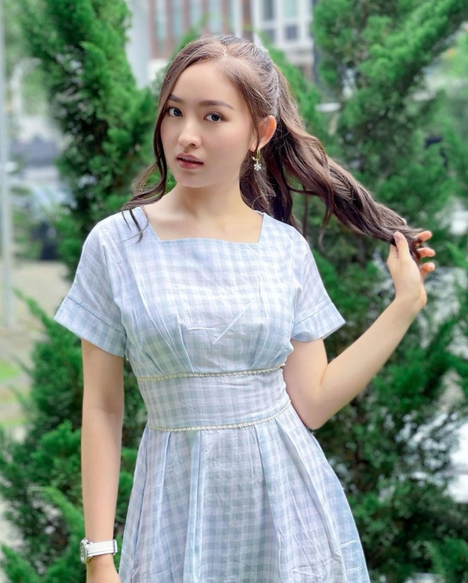 8 Potret Natasha Wilona pakai Dress Ala Korea, Gemesin Banget