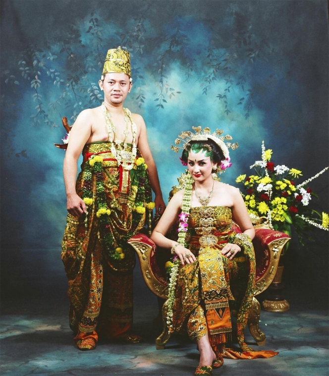 Ini Potret Mesra Mona Ratuliu dan Indra Brasco yang Baru Rayakan Anniversary Pernikahan ke-19