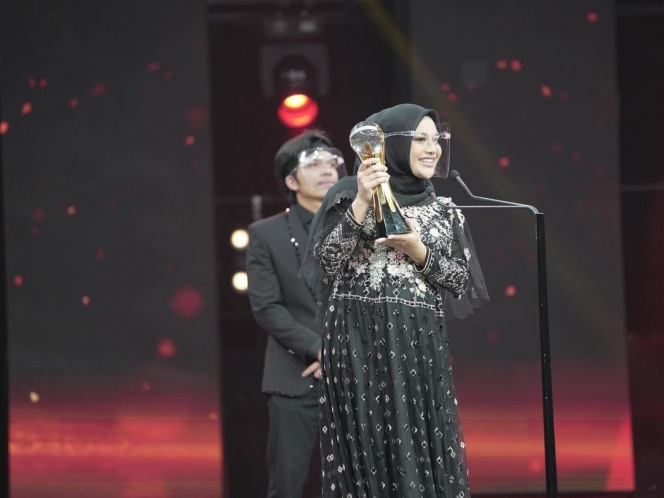Suami Siaga, ini Potret Atta Halilintar dan Aurel Hermansyah di Obsesi Award 2021