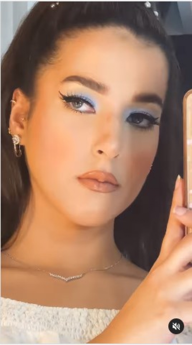 Ini Potret Tasya Farasya Tirukan Make Up Gigi Hadid di Met Gala 2021, Bak Pinang Dibelah Dua!