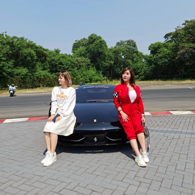 Potret Dewi Biechu Selebgram dan CEO Tajir yang Hobi Koleksi Mobil Mewah, Dekat dengan Hotman Paris
