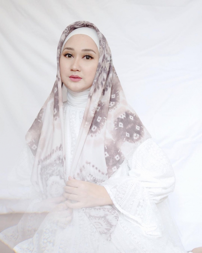 6 Nama Desainer Wanita Indonesia dengan Kisah Penuh Inspirasi, Karyanya Bukan Main!