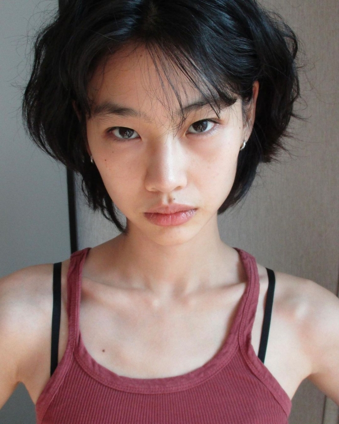 10 Potret Jung Ho Yeon, Aktris di Serial Squid Game yang Terlihat Judes tapi Bikin Gemes