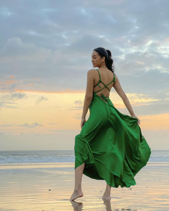 10 Potret Terbaru Anya Geraldine di Bali, Percaya Diri Perlihatkan Body Goals
