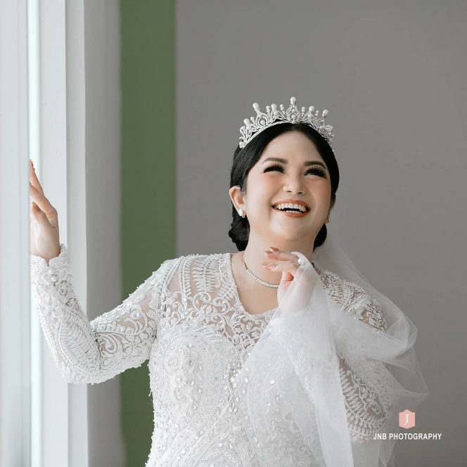 Bak Tuan Putri, Ini 11 Potret Cantik Joy Tobing yang Dinikahi Kolonel TNI