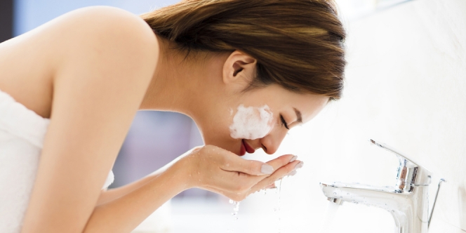 Rekomendasi Face Wash yang Aman bagi Kulit Sensitif, Bikin Wajah Bersih dan Tetap Lembut!