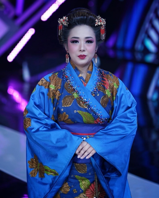 7 Potret Pedangdut saat Pakai Kimono, Ada yang Gemes sampai Pangling Banget!