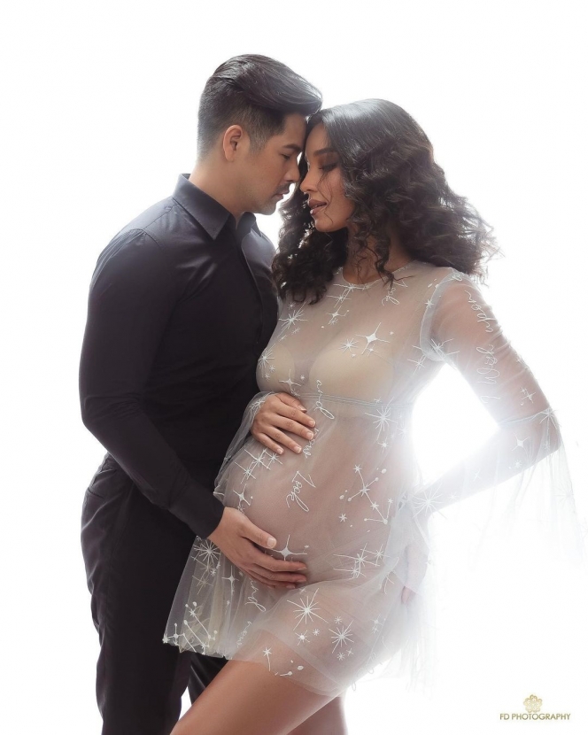 Ini Maternity Shoot Vanessa Lima Istri Erick Iskandar, Baju Tembus Pandangnya Cantik Banget!