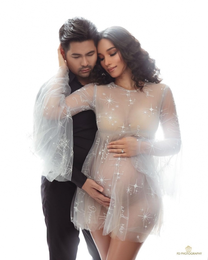 Ini Maternity Shoot Vanessa Lima Istri Erick Iskandar, Baju Tembus Pandangnya Cantik Banget!