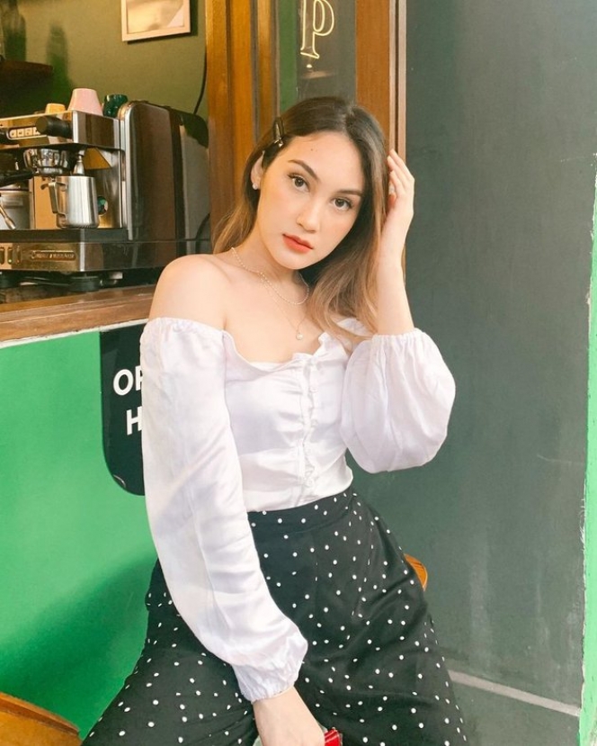 10 OOTD Felicia Marcella Blanco Bintang BUKU HARIAN SEORANG ISTRI, Cantik dengan Baju Simple