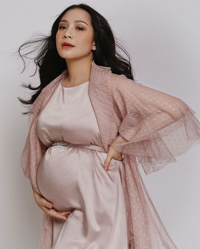 Potret Baby Bumb Nagita Slavina di Usia Kandungan 8 Bulan, Sudah Siap-siap untuk Lahiran!