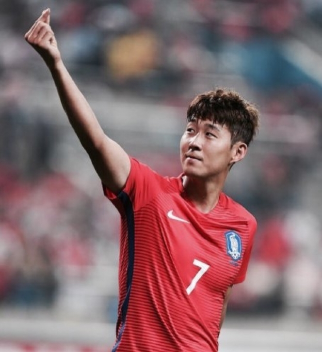 10 Potret Son Heung Min, Pesepak Bola yang Digosipkan Pacaran dengan Jisoo BLACKPINK