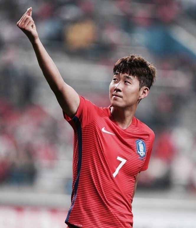 7 Potret Son Heung Min, Pesepak Bola yang Dirumorkan Pacaran dengan Jisoo BLACKPINK