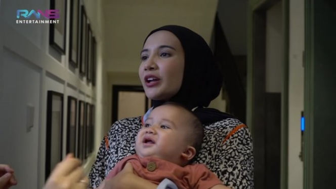 Ini Potret Nagita Slavina Bertemu dengan Baby Ukkasya Anak Zaskia Sungkar, Bahagia Banget!