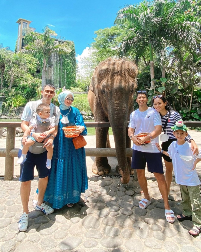 Keseruan Citra Kirana dan Rezky Aditya Liburan ke Bali, Ajak Baby Athar ke Kebun Binatang Juga!