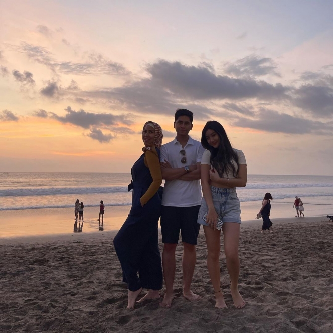 7 Foto Venna Melinda Saat Liburan ke Bali Bareng Athalla Naufal dan Pacarnya
