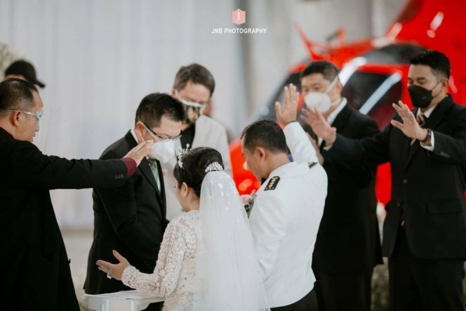 10 Potret Rangkaian Pernikahan Joy Tobing dengan Kolonel TNI AD, Pemberkatan sampai Resepsi