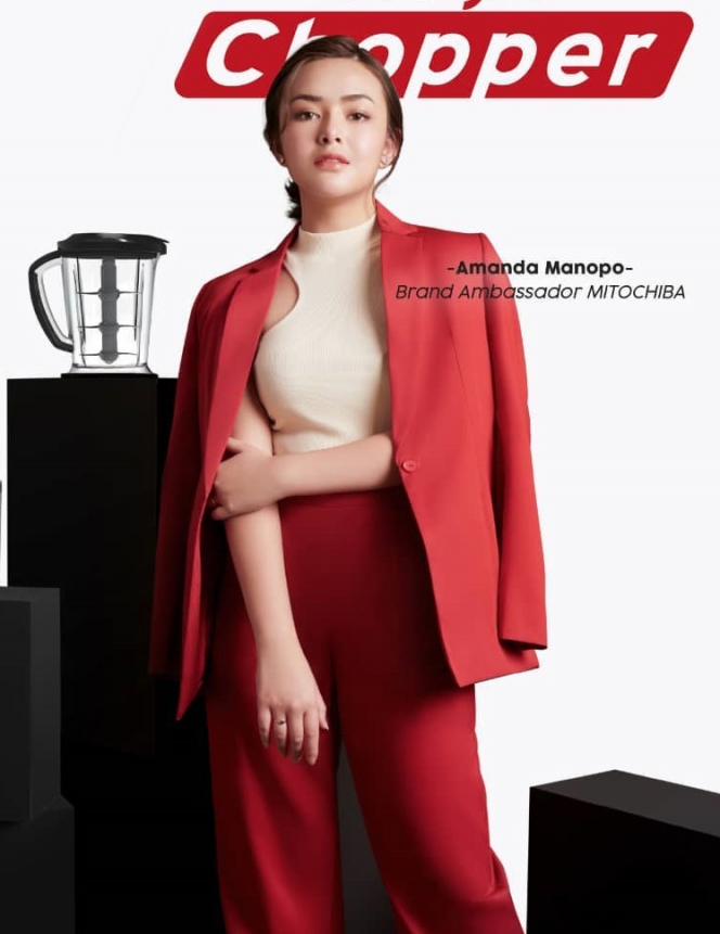 Pesona Amanda Manopo Pakai Jas dan Lipstik Super Merah, Gayanya Sensual Banget!