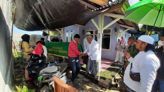 Potret Suasana Rumah Duka Hanna Kirana Suara Hati Istri, Sang Kekasih Ikut Salat Jenazah