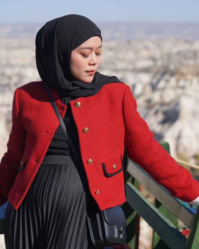 6 Gaya Mewah nan Glamor Lesti Kejora di Turki, Tas Mini Mahalnya Tak Pernah Absen lho