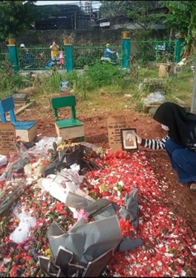Kondisi Terbaru Makam Vanessa Angel dan Bibi Andriansyah, Dipenuhi Bunga Sampai Foto Hilang!