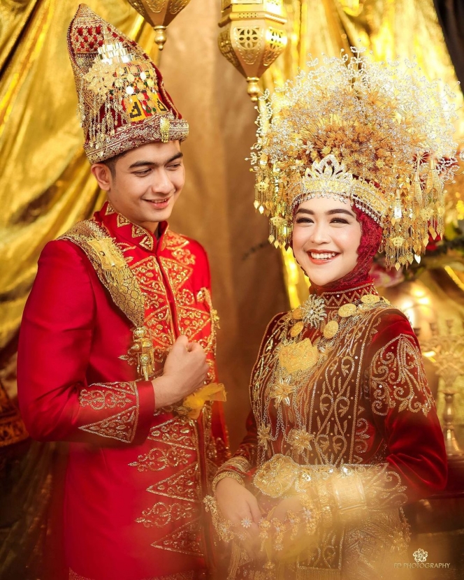 8 Potret Prewedding Ria Ricis dan Teuku Ryan Adat Aceh, Terlihat Mewah Serba Merah dan Emas