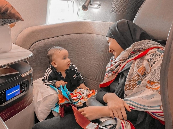 Keseruan Baby Ukkasya Jalani Karantina Setelah Liburan ke Luar Negeri, Banyak Tertawa dan Gak Rewel