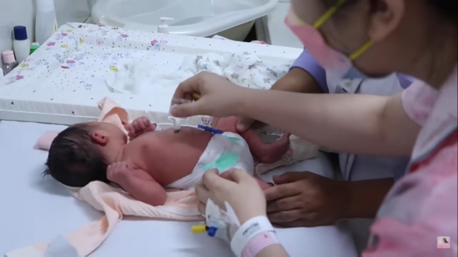 7 Potret Felicya Angelista yang Sudah Bisa Jalan-Jalan Pasca Lahiran Anak Pertama Secara Caesar