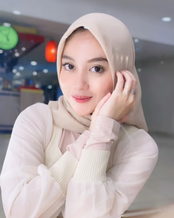 10 Potret Nabilah Ayu Eks JKT48 yang Kini Genap Berusia 22 Tahun, Makin Cantik dengan Hijabnya!