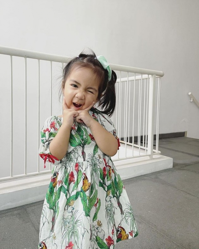 8 Potret Terbaru Baby Briel, Anak Momo Geisha yang Cantik dan Makin Pintar Bergaya!