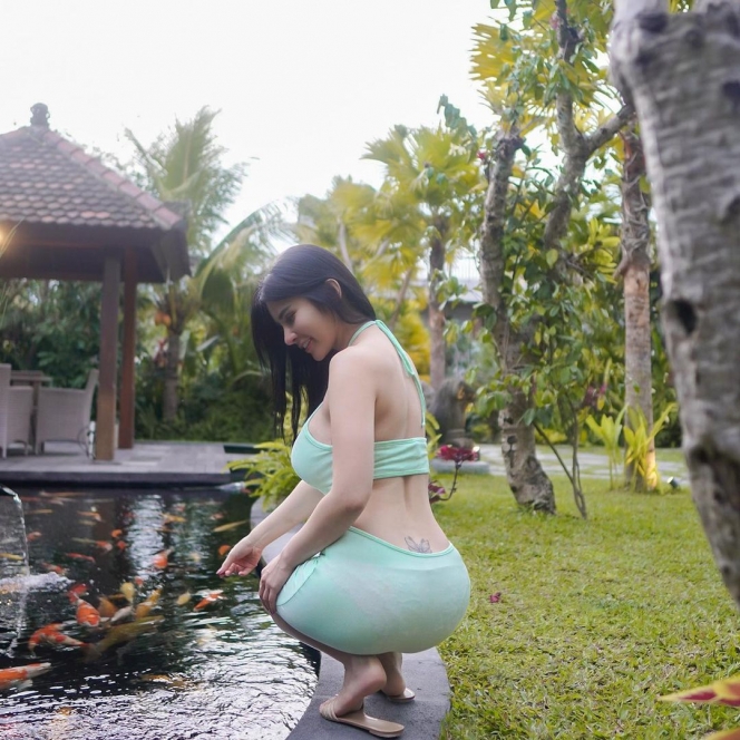 Dibanjiri Komentar Kocak, Ini Potret Keseruan Maria Vania Liburan ke Bali