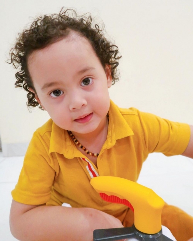 10 Potret Yusuf Habibie, Anak Dokter Shindy Putri yang Juga Akrab Sama Ria Ricis!