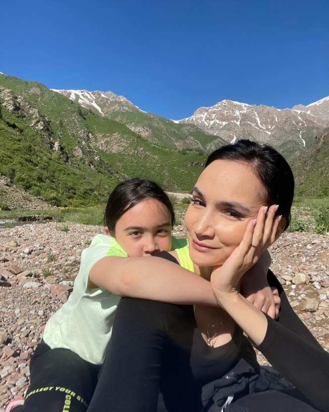 10 Pesona Cut Aishakyra Zara Anak Teuku Zacky yang Punya Darah Uzbekistan, Cantik Banget Kayak Ibunya