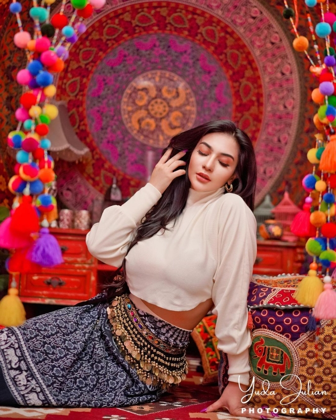 11 Potret Siva Aprilia, DJ Hits Indonesia yang Masih Jomblo dan Miliki Body Aduhai