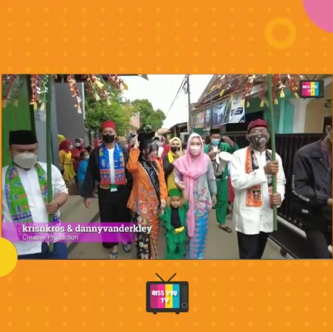 11 Momen Perayaan Kelulusan Adik Ayu Ting Ting, Diarak Keliling Kampung dengan Adat Betawi!