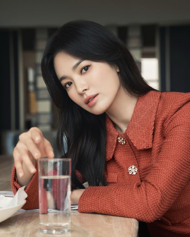 Sudah Genap Berusia 40 Tahun, Ini 10 Pesona Song Hye Kyo yang Masih Stunning Bak Remaja