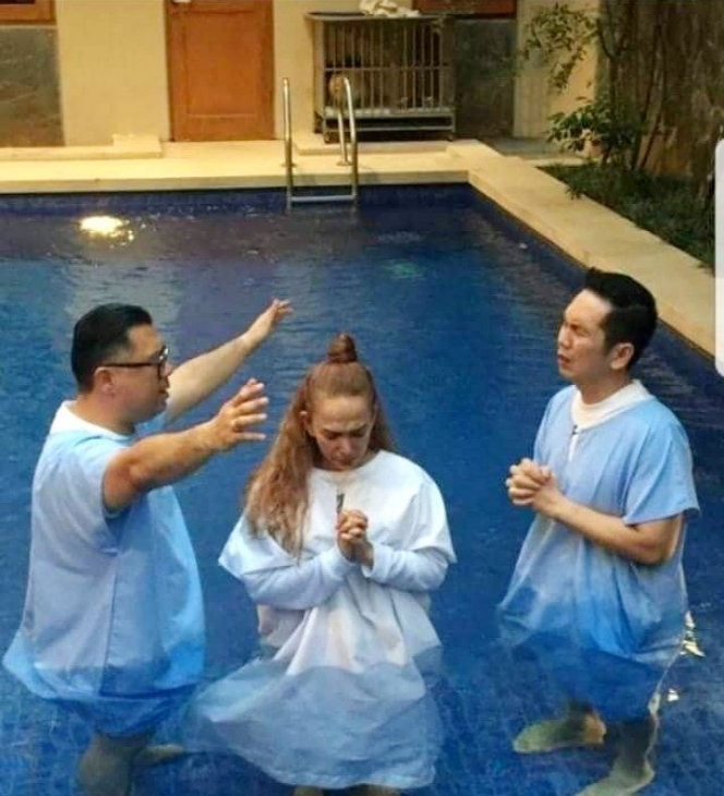 Salmafina Sunan Hingga Felicya Angelista, Ini Deretan Potret Selebriti saat Dibaptis