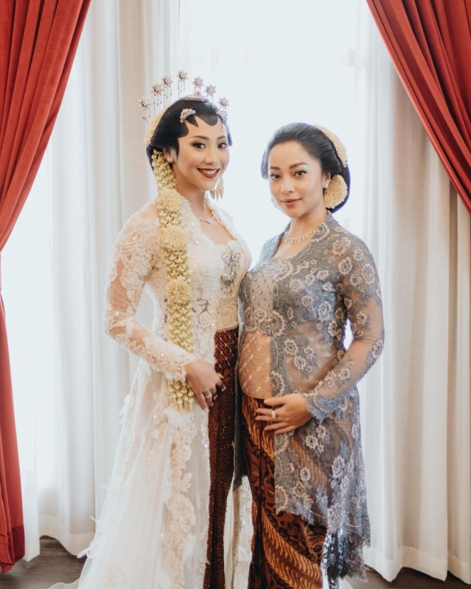 Pesona Nikita Willy Pakai Kebaya Jawa di Pernikahan Adiknya, Cantik dan Anggun!