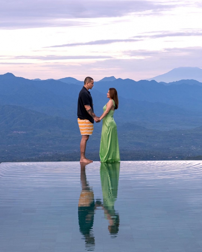 6 Potret Honey Moon Miller Khan dan Farina Rebecca di Bali, Romantis dan Makin Lengket!