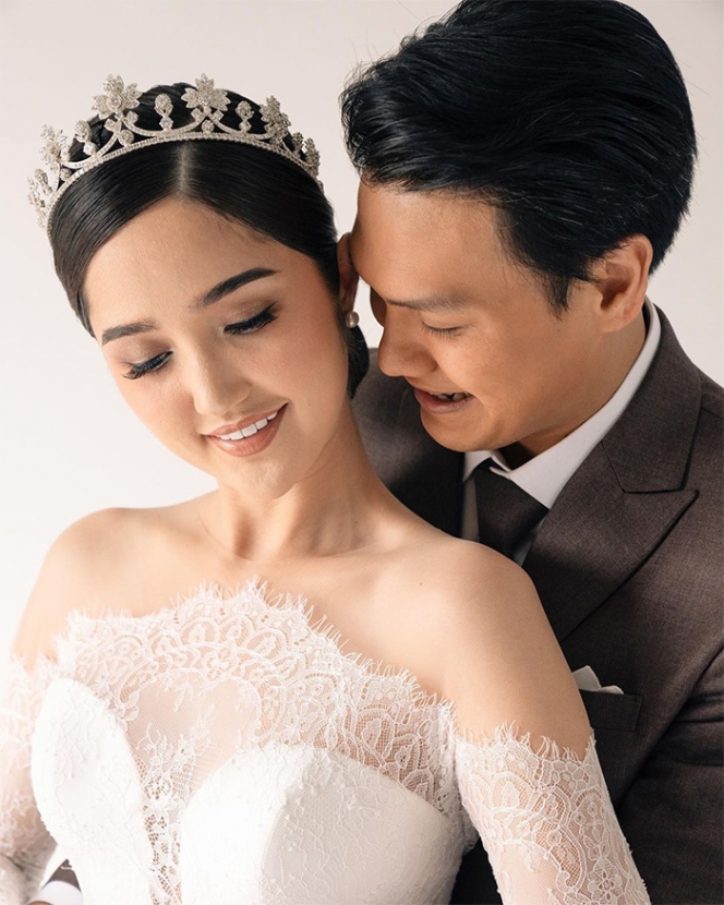 Potret Pernikahan Sonia Fergina Puteri Indonesia 2018, Anggun dengan Gaun Putihnya