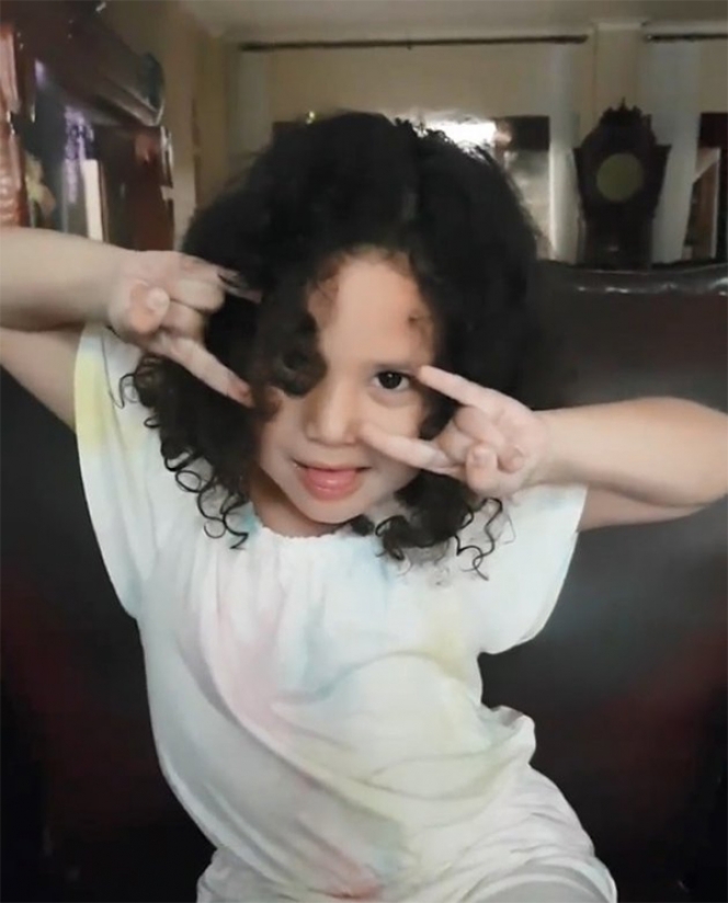 Deretan Potret Yeka Anak Bungsu Ahmad Albar, Makin Cantik dengan Rambut Ikal yang Menawan
