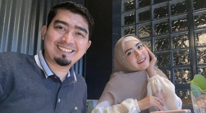 Sang Istri Dihujat Netizen Karena Pamer, Berikut 6 Sumber Kekayaan Ustadz Solmed