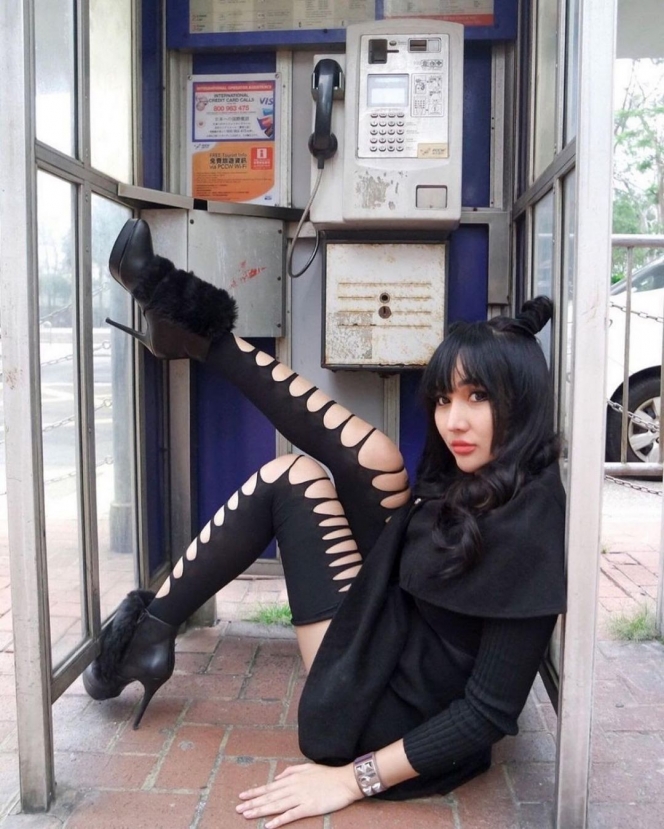 Potret Lucinta Luna Pakai Outfit Serba Hitam, Dipuji Bak Barbie hingga Catwoman